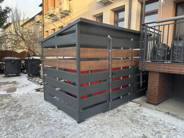 Wiata śmietnikowa 3×2 m, woj. świętokrzyskie — ujęcie 1