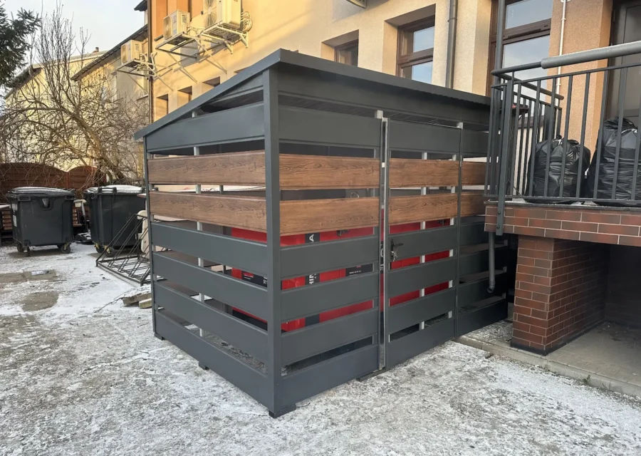 Wiata śmietnikowa 3×2 m, woj. świętokrzyskie — ujęcie 1