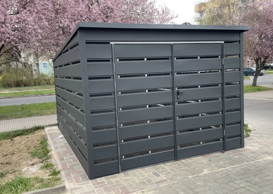 Wiata śmietnikowa 3×4 m, woj. małopolskie — ujęcie 1