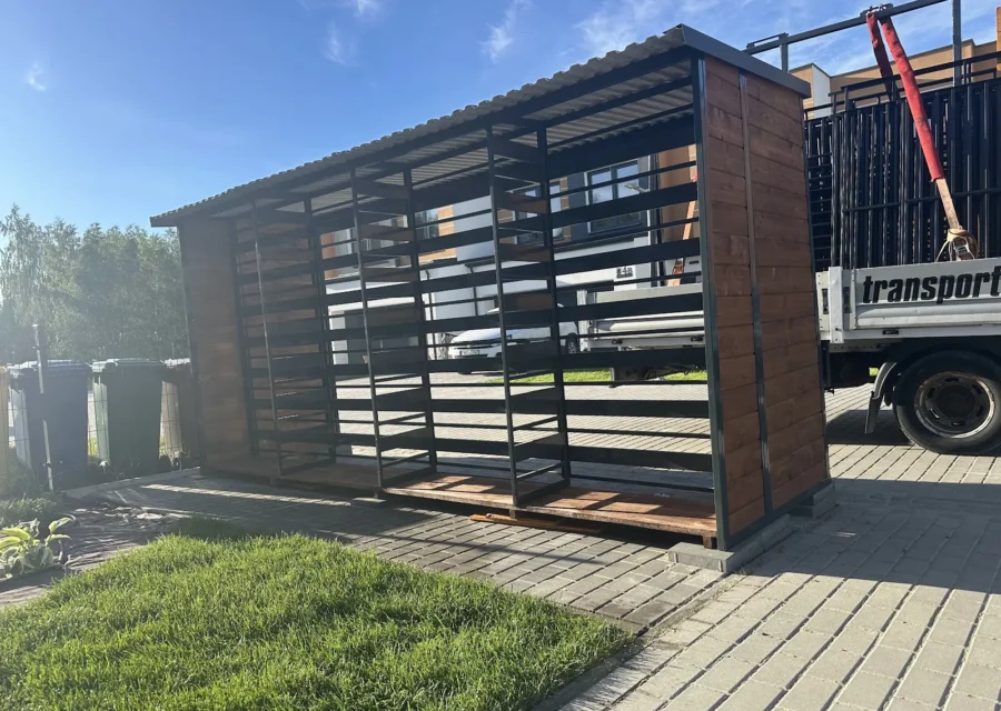 Wiata śmietnikowa 4×1,5 m, woj. warmińsko-mazurskie — ujęcie 1