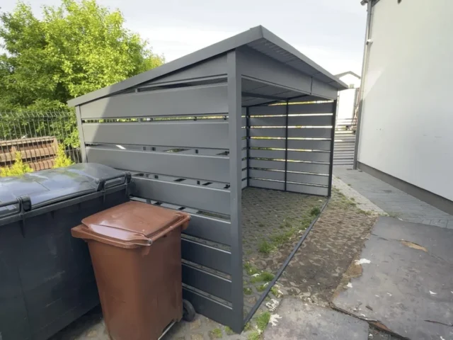 Wiata śmietnikowa 4×2 m, woj. śląskie — ujęcie 2